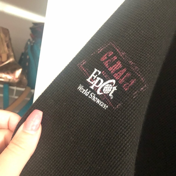 Canada Thermal Sweatshirt Disney Epcot - Picture 4 of 5